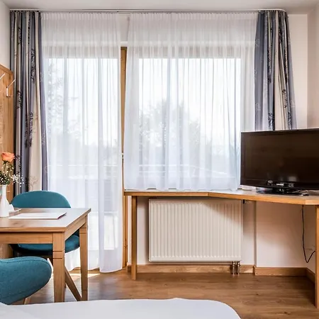 - Zur Rose Hotel Eglofs