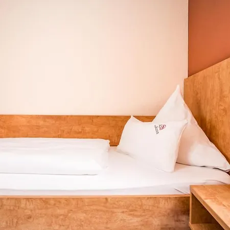 Zur Rose Hotel 3*
