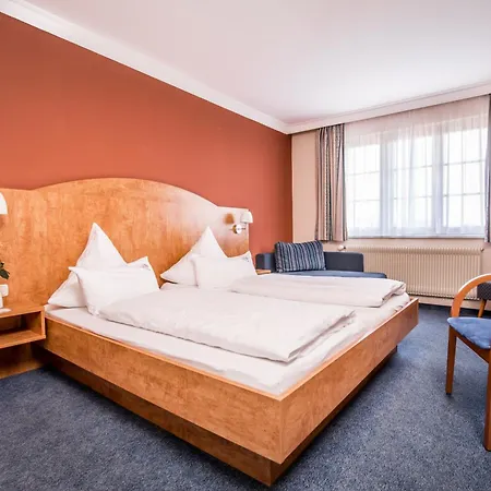 - Zur Rose Hotel