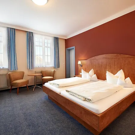 - Zur Rose Hotel 3*
