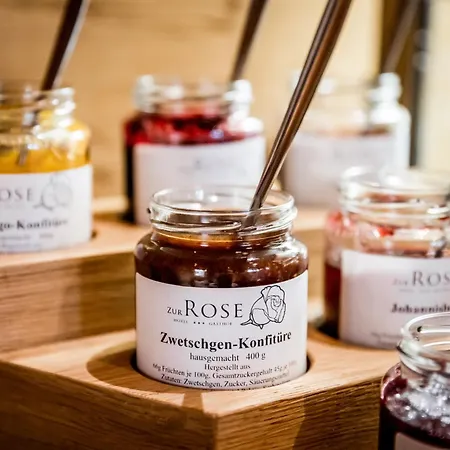 Otel Zur Rose 3*